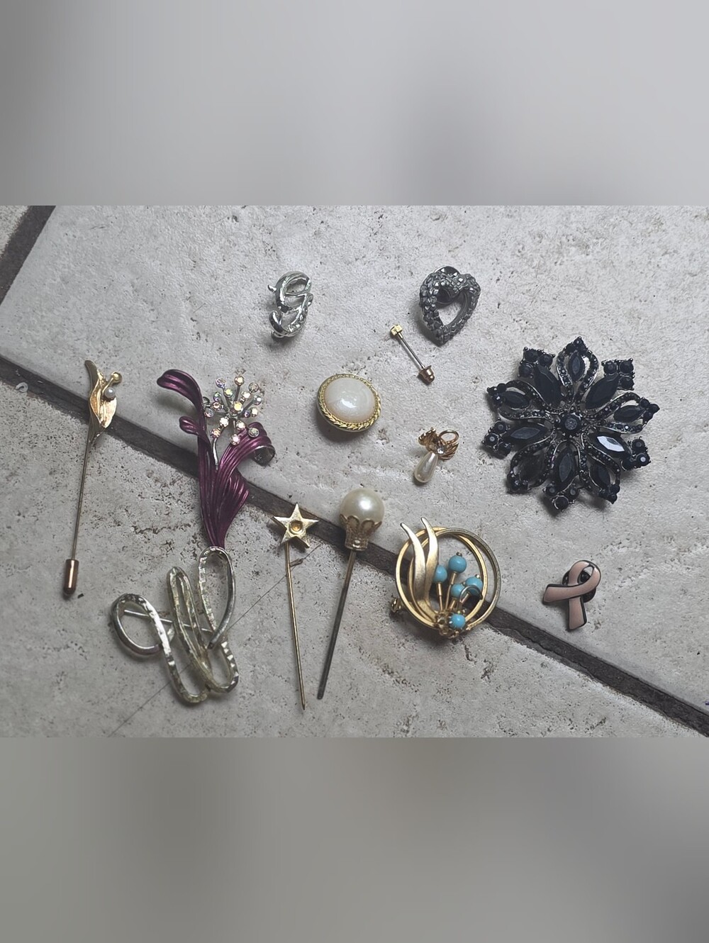13 Pc Vintage Brooch / Pin Lot Of Costume Jewelry